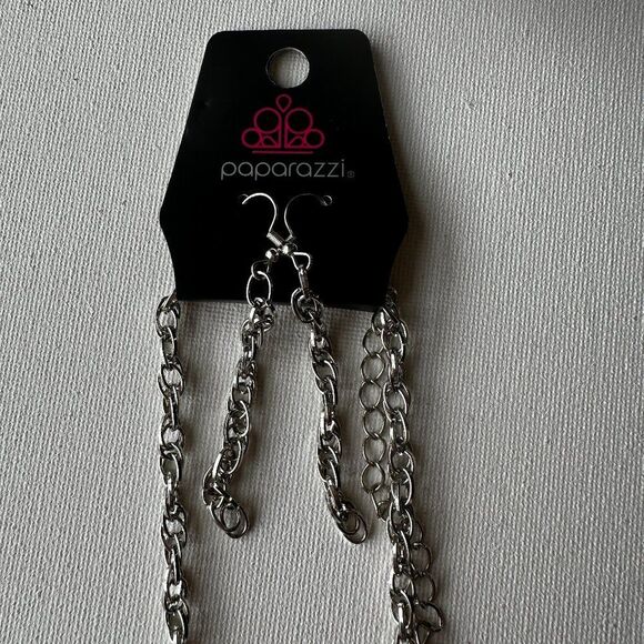 Paparazzi Necklace Jewelry Fashion Design Shorter Chain with Earing - Picture 2 of 5